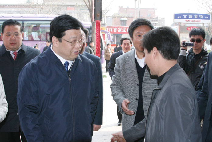 2010年安阳市原市委书记张广智、市长马林青莅临威廉希尔总部视察事情